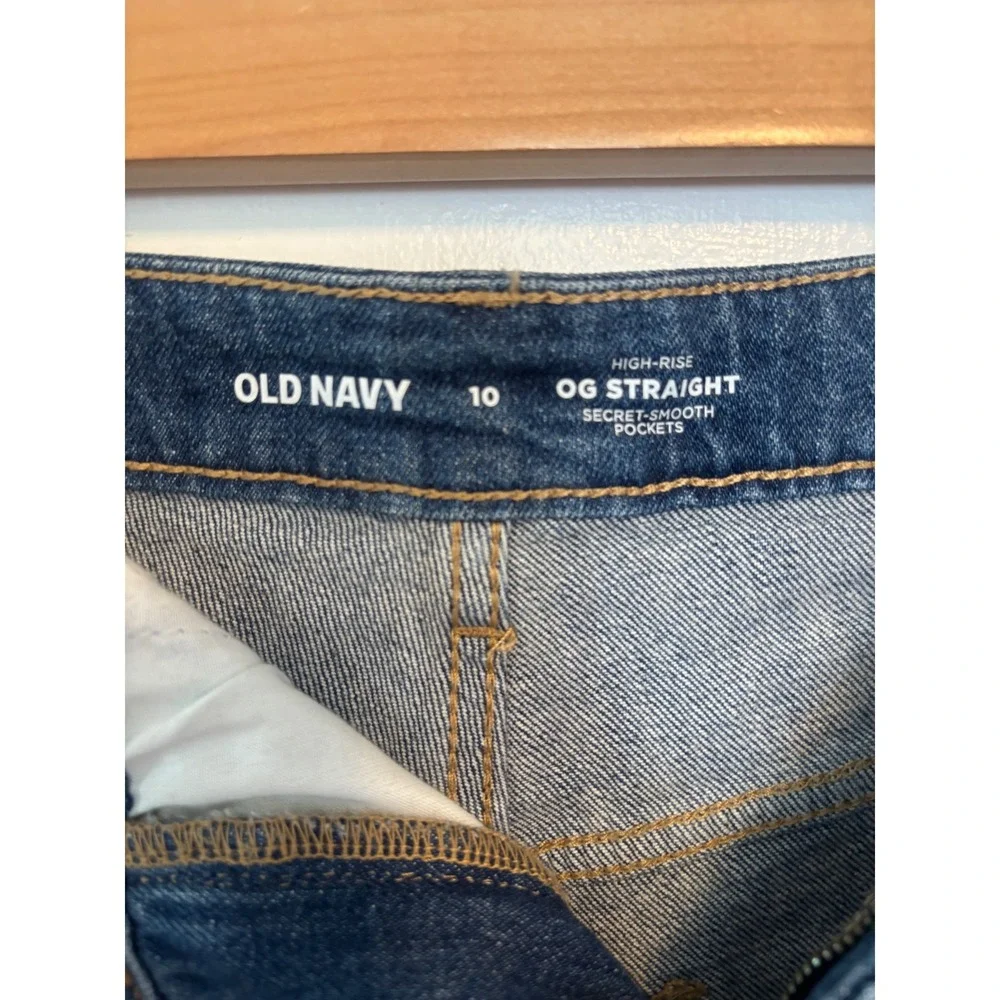 Old Navy OG Straight High Rise Distressed Denim Shorts Medium Wash Blue Size 10 - Picture 3 of 4